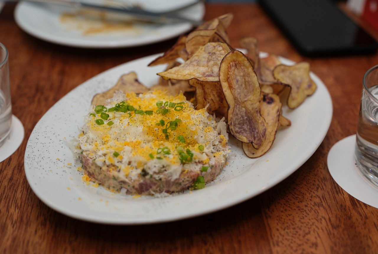 Alpaca-Tatar mit Aji Amarillo und 36 Monate gereiftem Parmesan
